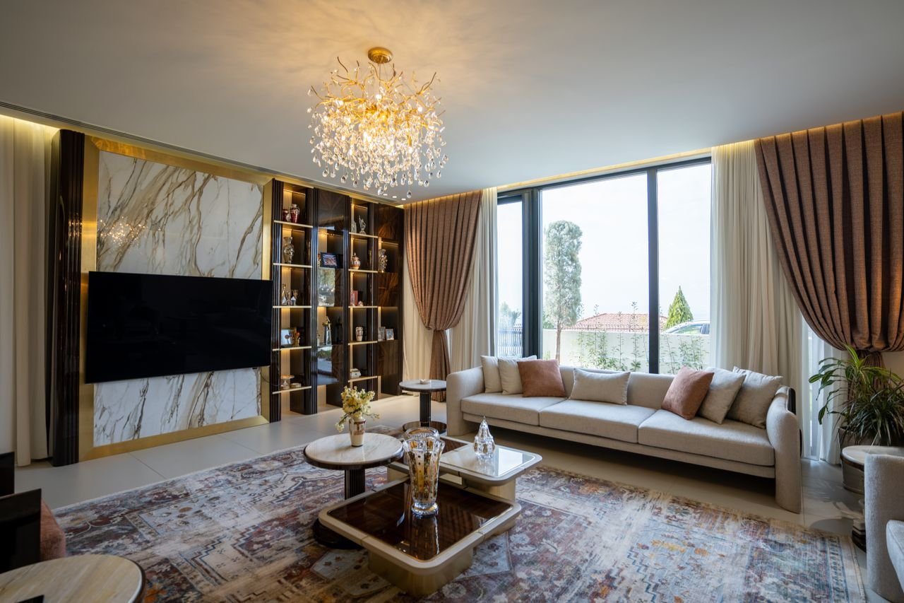 services-02 Luxurious modern living room with chandelier and large windows in Sulaymaniyah, Kurdistan.