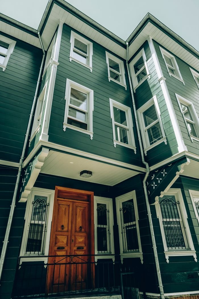 why-choose-us Charming view of a vintage wooden house facade in Istanbul, Türkiye, showcasing classic architecture.